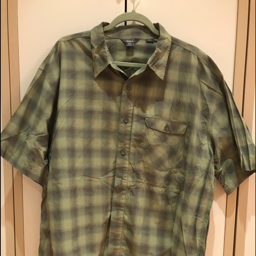 🐢Royal Robbins button down shirt